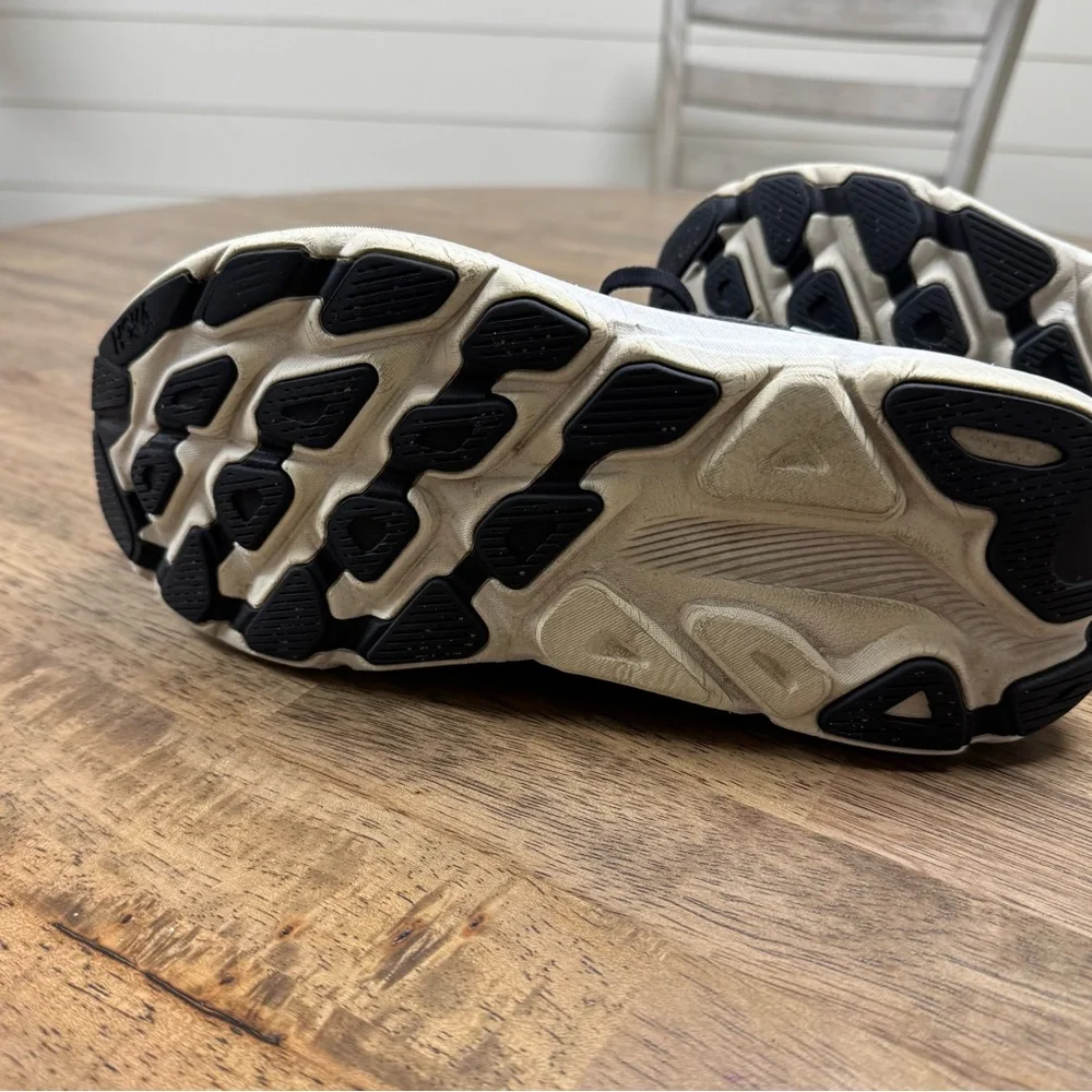 Women’s Hoka Clifton 9 running shoes. Size Women’s US 8 - Picture 4 of 6